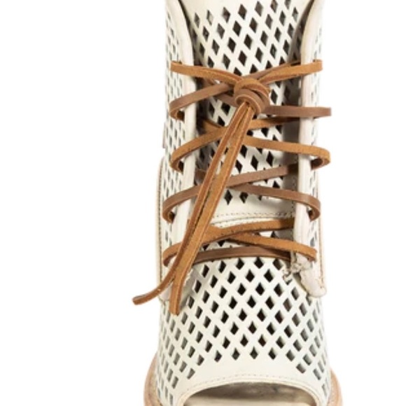 Freebird Benni Booties - Picture 4 of 8